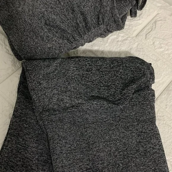 SEAMLESS HIGH STRETCH RUCHED SPORTS BRA SCRUNCH BUTT BIKER SHORTS | PLAIN GREY - Picture 3 of 7